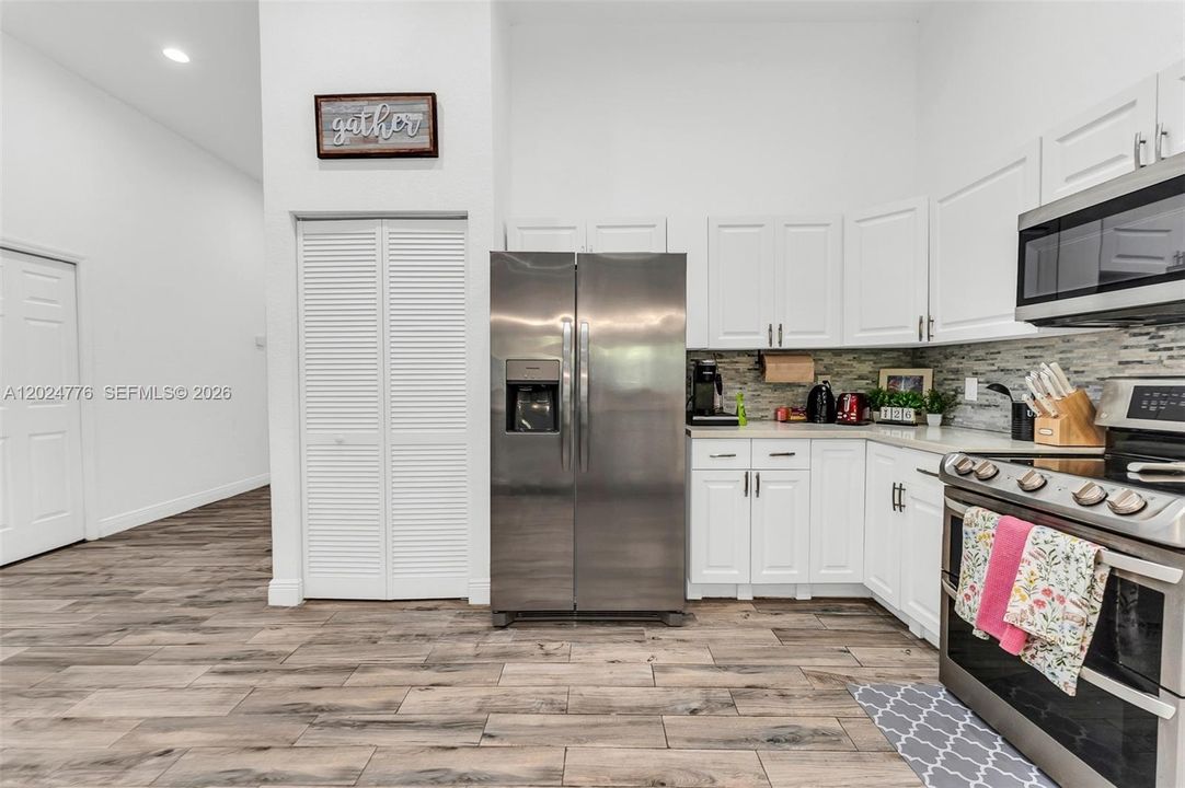 For Sale: $585,000 (4 beds, 3 baths, 1934 Square Feet)