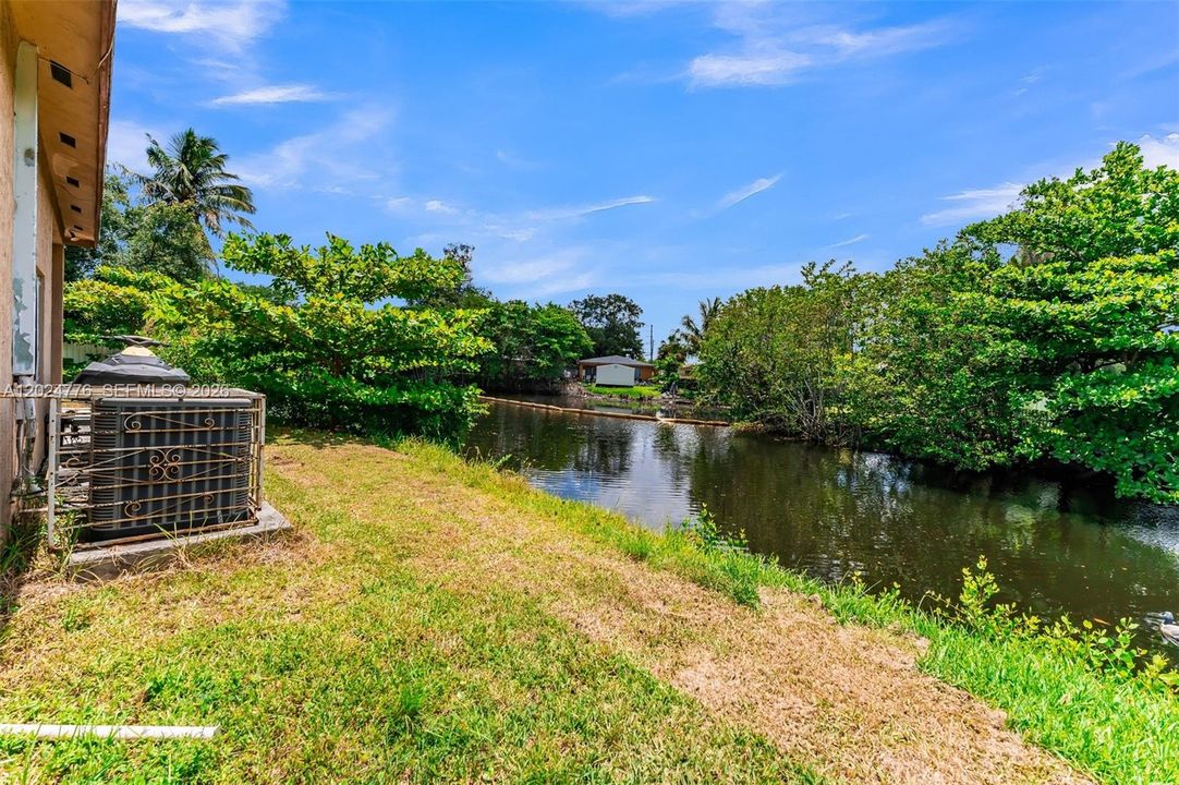 For Sale: $585,000 (4 beds, 3 baths, 1934 Square Feet)