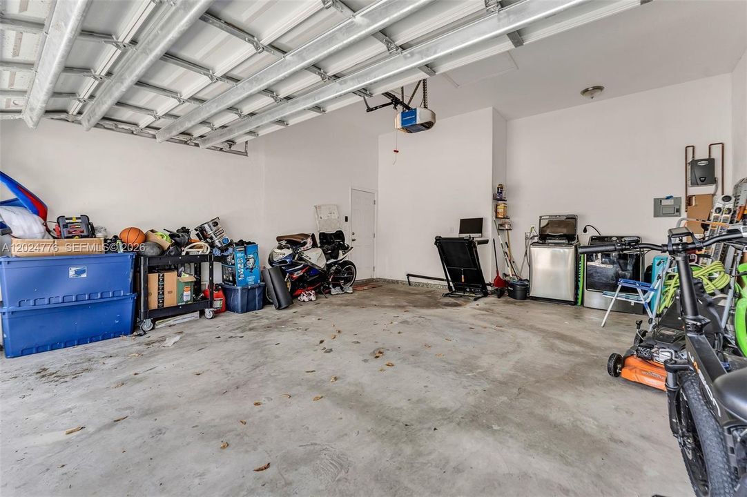 For Sale: $585,000 (4 beds, 3 baths, 1934 Square Feet)