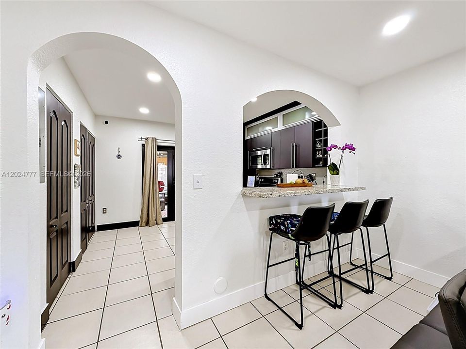 En Venta: $395,000 (2 camas, 2 baños, 976 Pies cuadrados)
