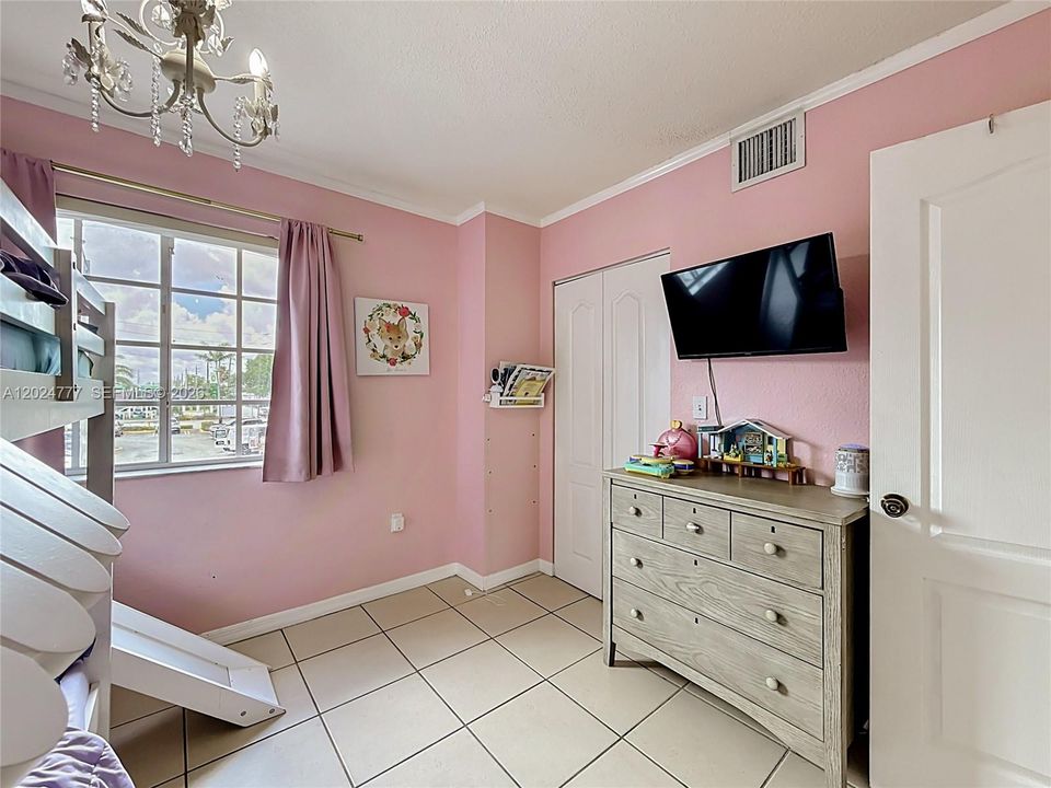 En Venta: $395,000 (2 camas, 2 baños, 976 Pies cuadrados)
