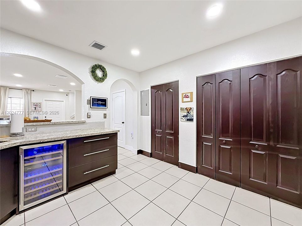 En Venta: $395,000 (2 camas, 2 baños, 976 Pies cuadrados)