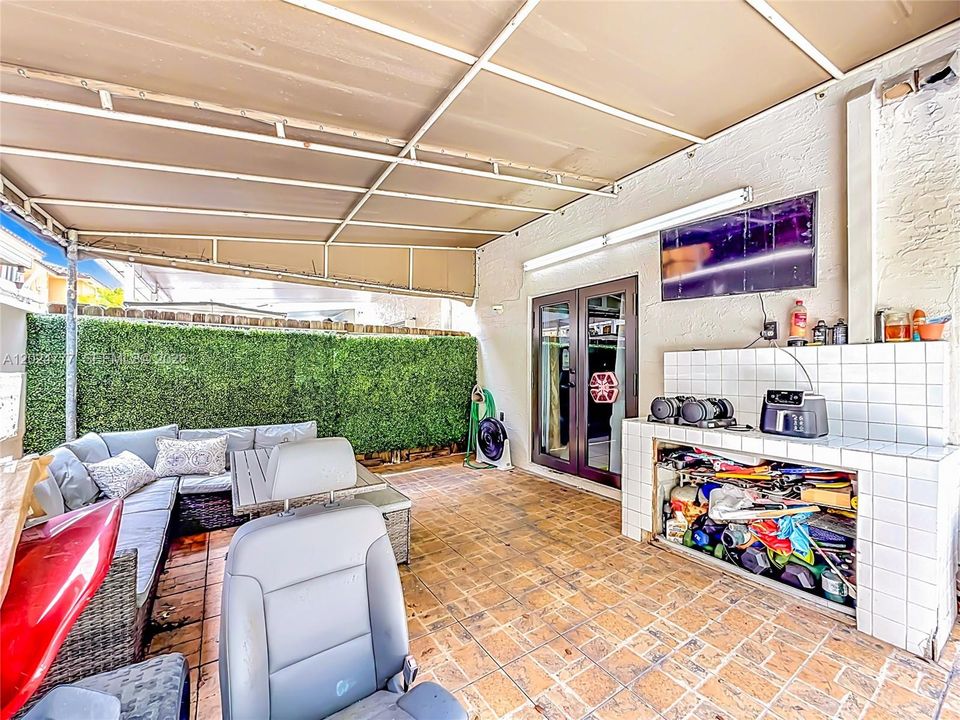 En Venta: $395,000 (2 camas, 2 baños, 976 Pies cuadrados)