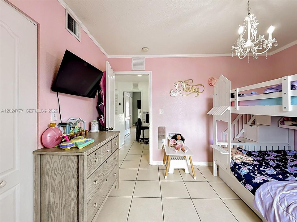 En Venta: $395,000 (2 camas, 2 baños, 976 Pies cuadrados)