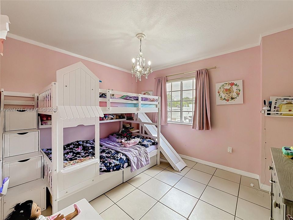 En Venta: $395,000 (2 camas, 2 baños, 976 Pies cuadrados)