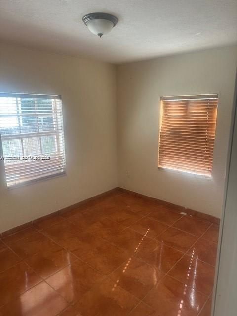 Activo con contrato: $2,500 (3 camas, 1 baños, 1108 Pies cuadrados)