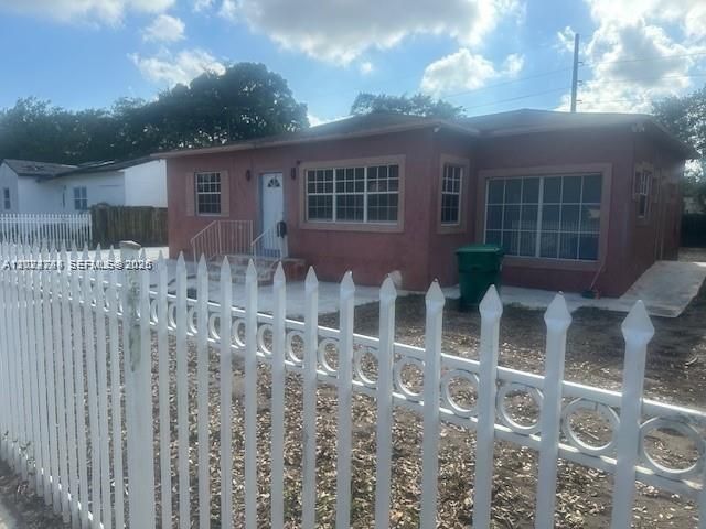 Activo con contrato: $2,500 (3 camas, 1 baños, 1108 Pies cuadrados)