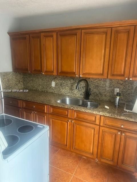 Activo con contrato: $2,500 (3 camas, 1 baños, 1108 Pies cuadrados)