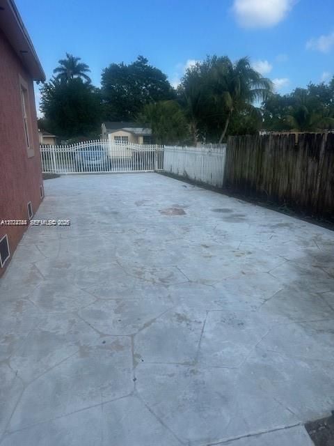 Activo con contrato: $2,500 (3 camas, 1 baños, 1108 Pies cuadrados)
