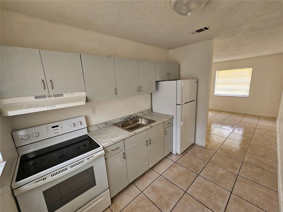 For Rent: $1,525 (2 beds, 1 baths, 1250 Square Feet)