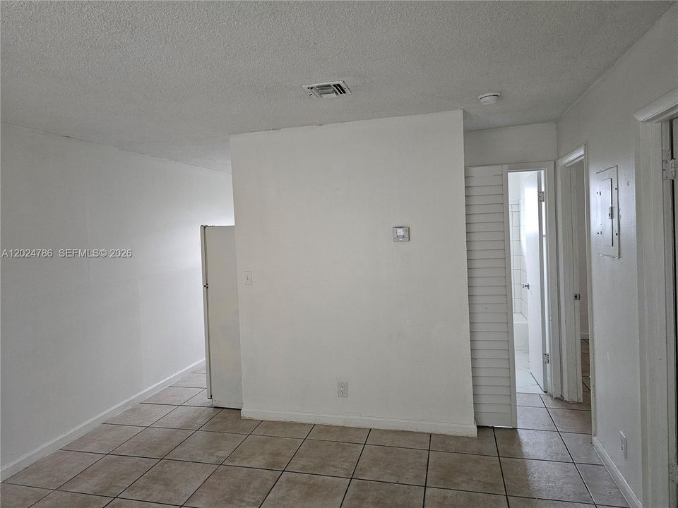 For Rent: $1,525 (2 beds, 1 baths, 1250 Square Feet)