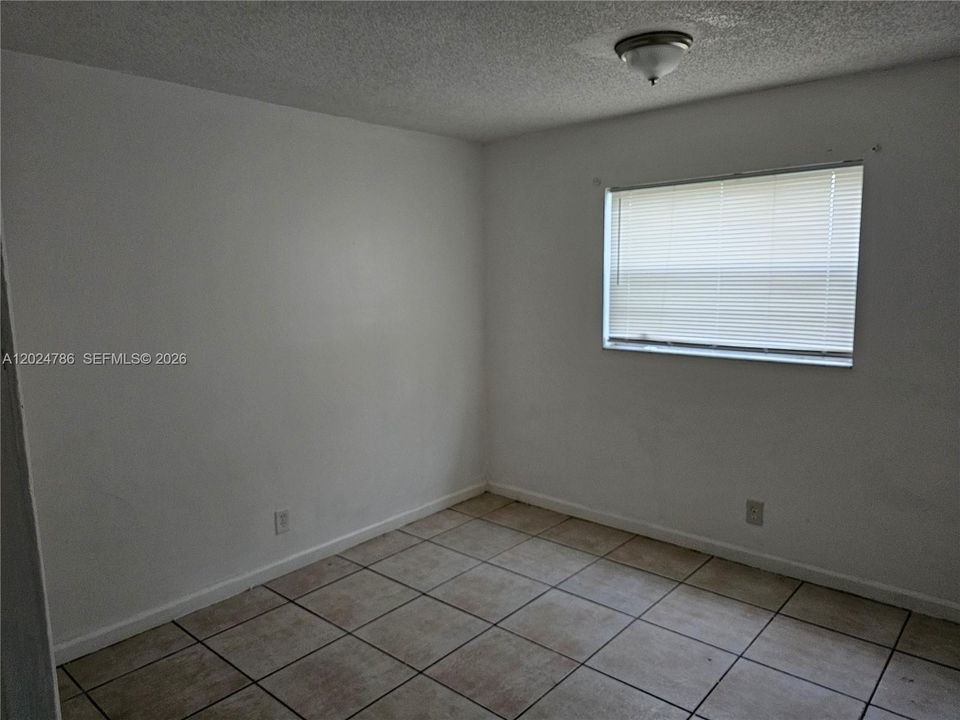 For Rent: $1,525 (2 beds, 1 baths, 1250 Square Feet)