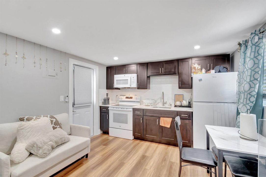 Efficiency/guest house