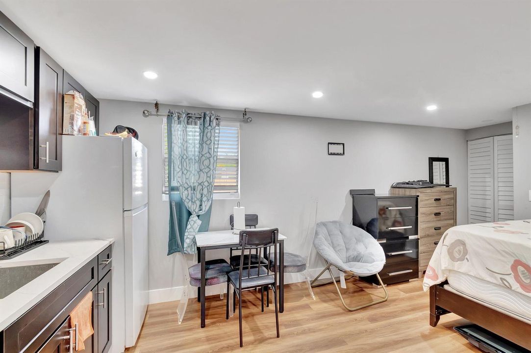 Efficiency/guest house