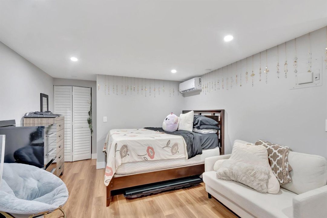 Efficiency/guest house