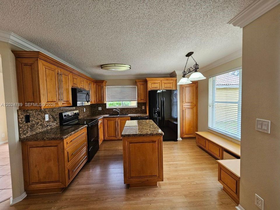 Active With Contract: $2,950 (3 beds, 2 baths, 1637 Square Feet)
