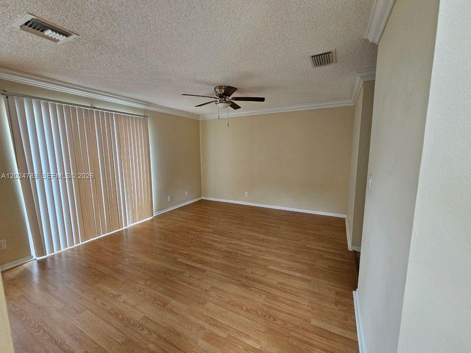 Active With Contract: $2,950 (3 beds, 2 baths, 1637 Square Feet)