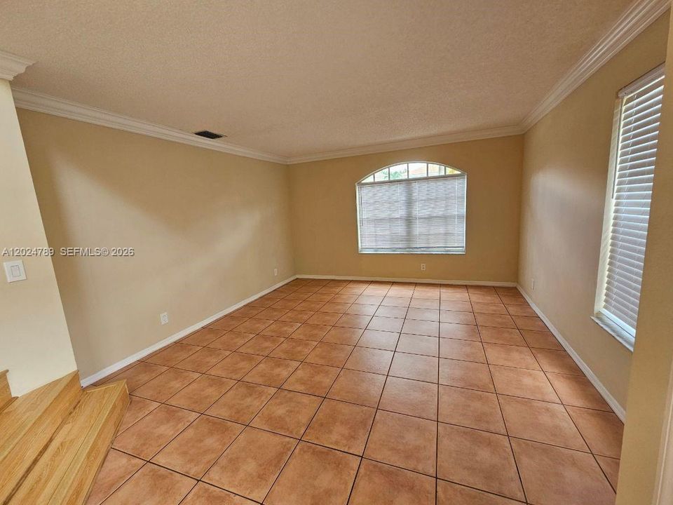 Active With Contract: $2,950 (3 beds, 2 baths, 1637 Square Feet)