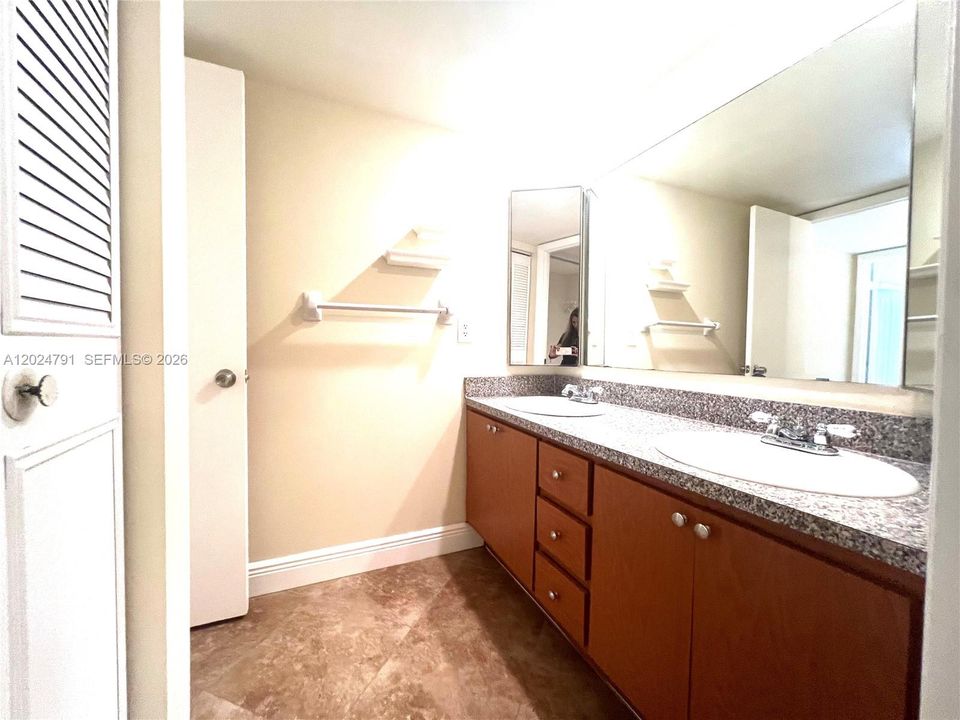 For Rent: $2,100 (2 beds, 2 baths, 1260 Square Feet)