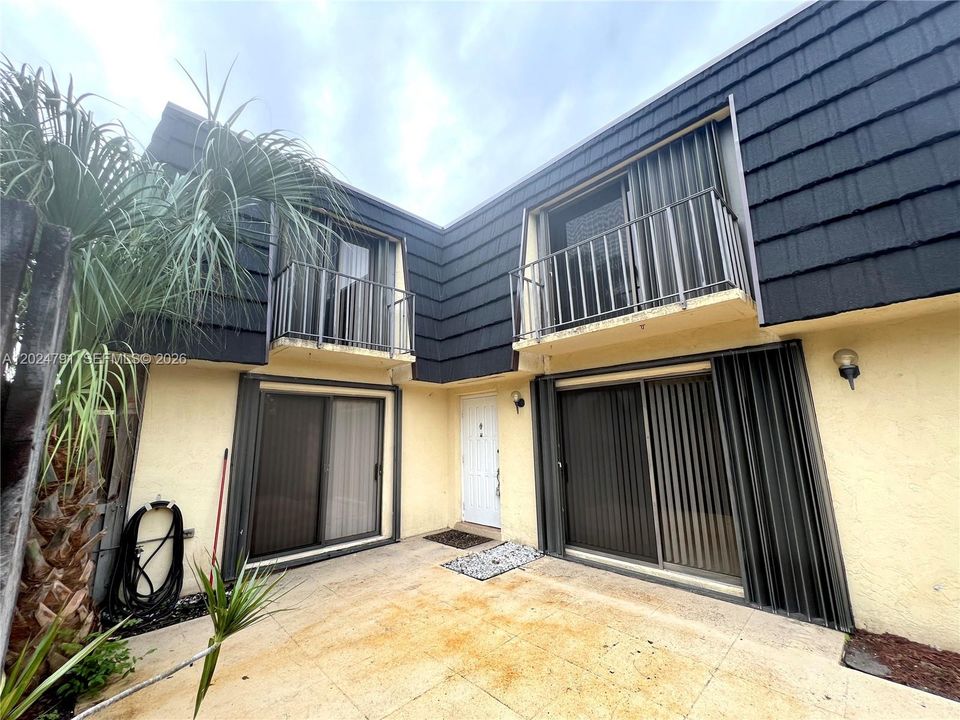 For Rent: $2,100 (2 beds, 2 baths, 1260 Square Feet)