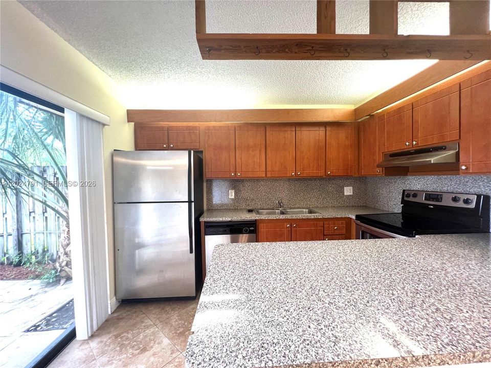 For Rent: $2,100 (2 beds, 2 baths, 1260 Square Feet)