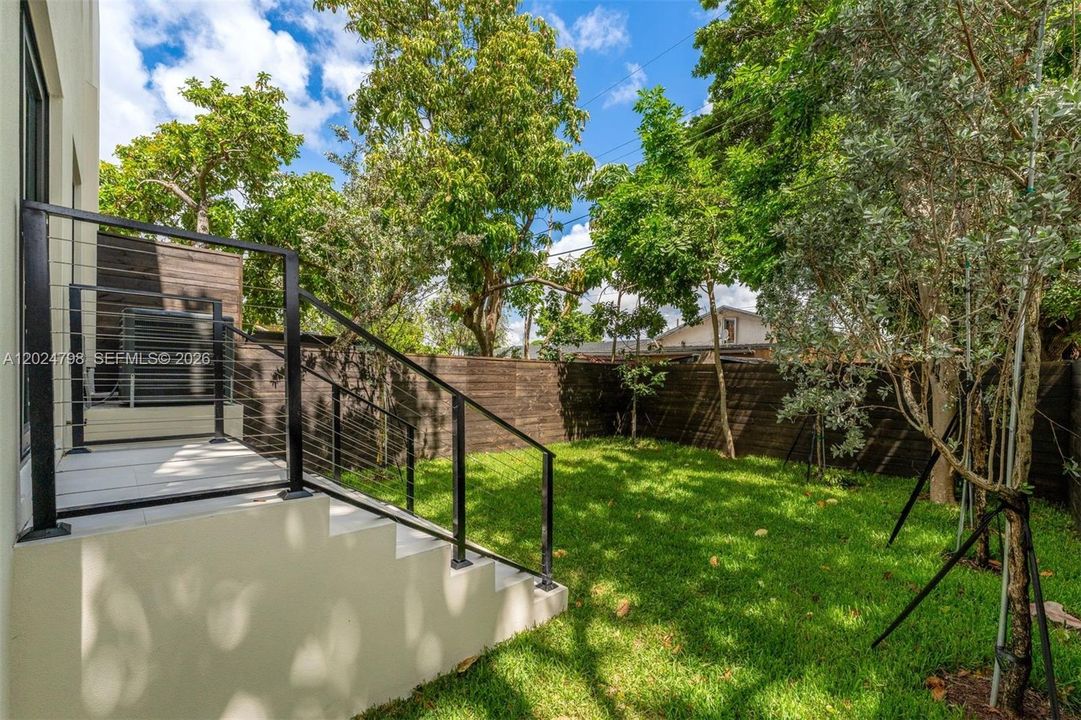 For Sale: $850,000 (3 beds, 3 baths, 1631 Square Feet)