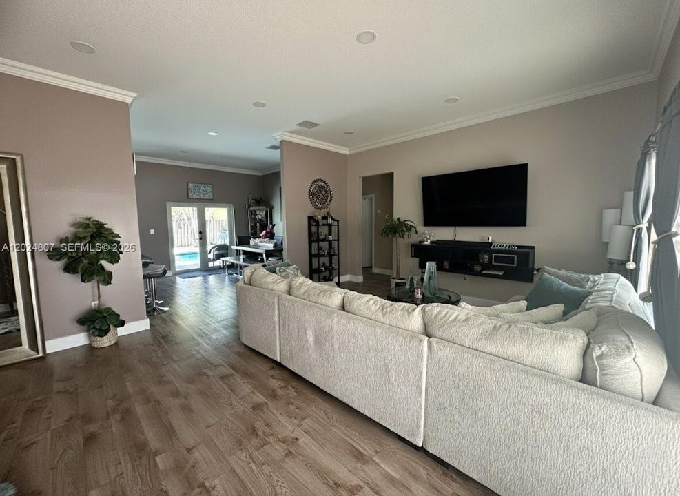 For Sale: $780,000 (3 beds, 2 baths, 1488 Square Feet)