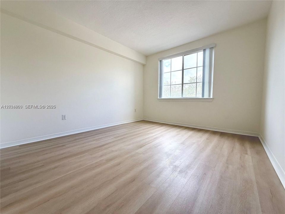 For Rent: $2,900 (2 beds, 2 baths, 989 Square Feet)