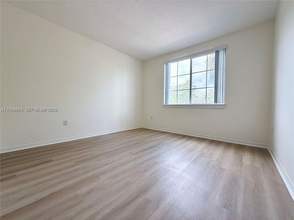 For Rent: $2,900 (2 beds, 2 baths, 989 Square Feet)