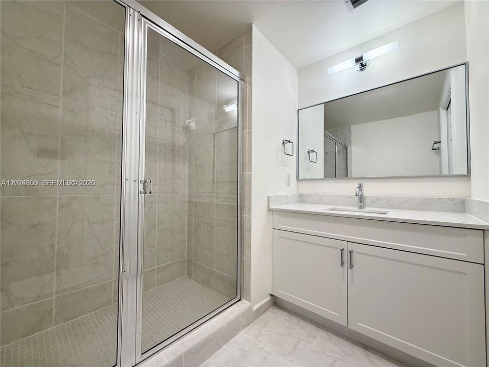 For Rent: $2,900 (2 beds, 2 baths, 989 Square Feet)