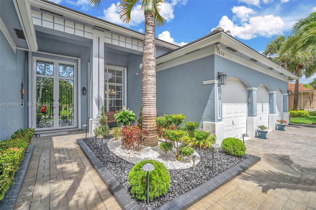 For Sale: $1,000,000 (4 beds, 3 baths, 2718 Square Feet)