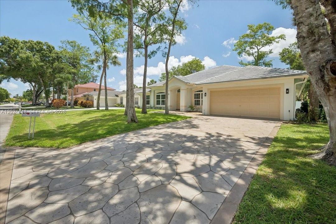 На продажу: $599,000 (4 спален, 3 ванн, 2488 Квадратных фут)