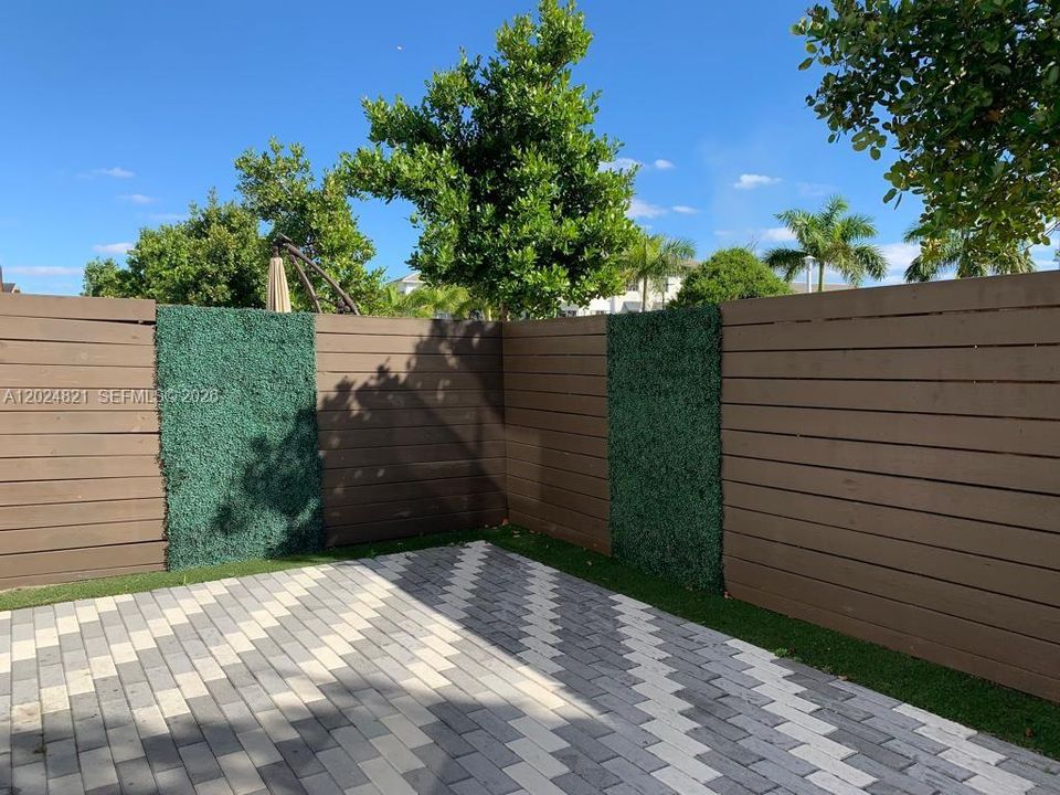 : $4,800 (3 спален, 2 ванн, 2100 Квадратных фут)