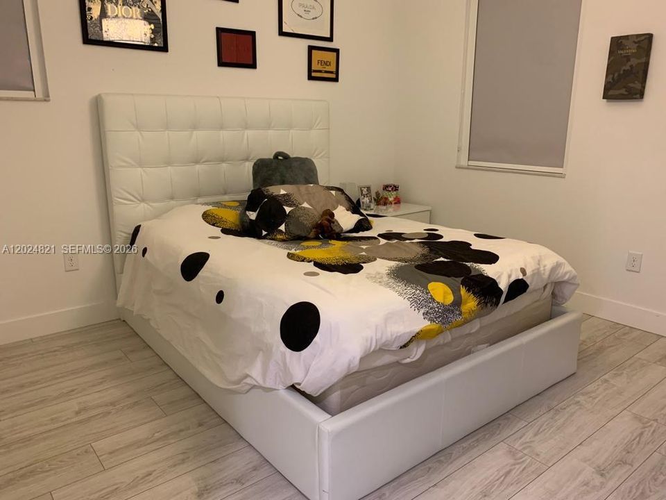 : $4,800 (3 спален, 2 ванн, 2100 Квадратных фут)