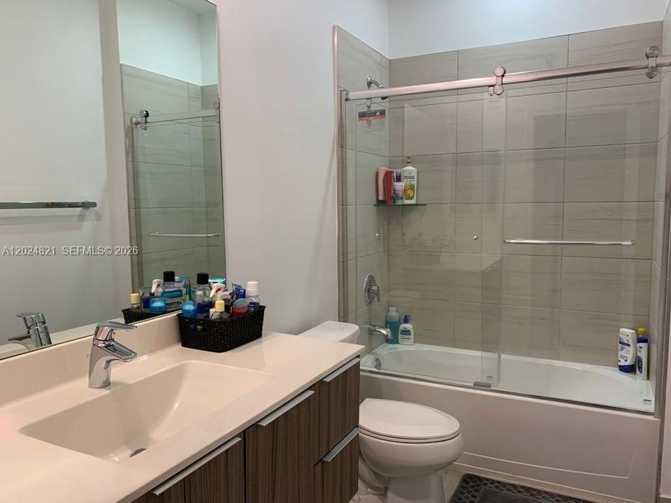 : $4,800 (3 спален, 2 ванн, 2100 Квадратных фут)