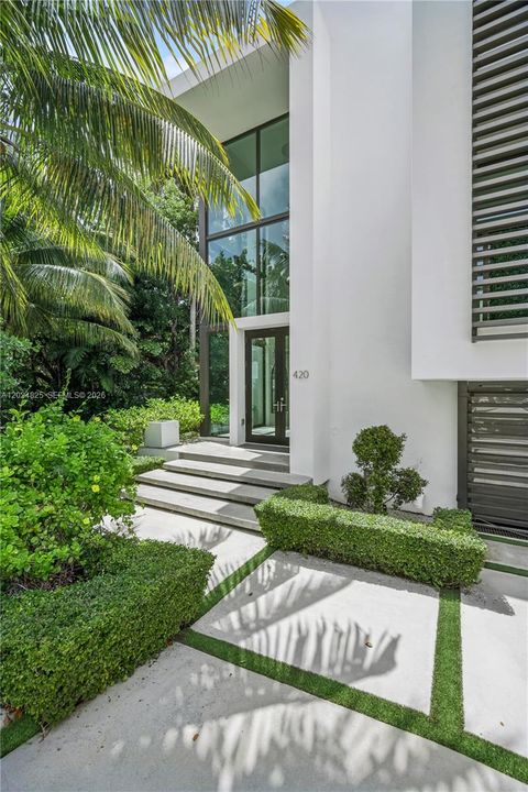 For Sale: $9,400,000 (5 beds, 6 baths, 5642 Square Feet)