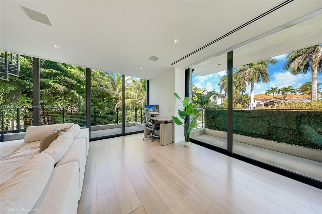 For Sale: $9,400,000 (5 beds, 6 baths, 5642 Square Feet)