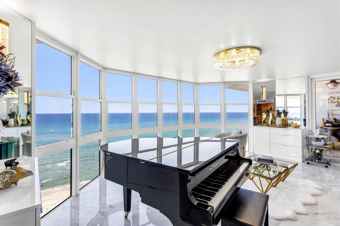 OCEANVIEW LIVING ROOM