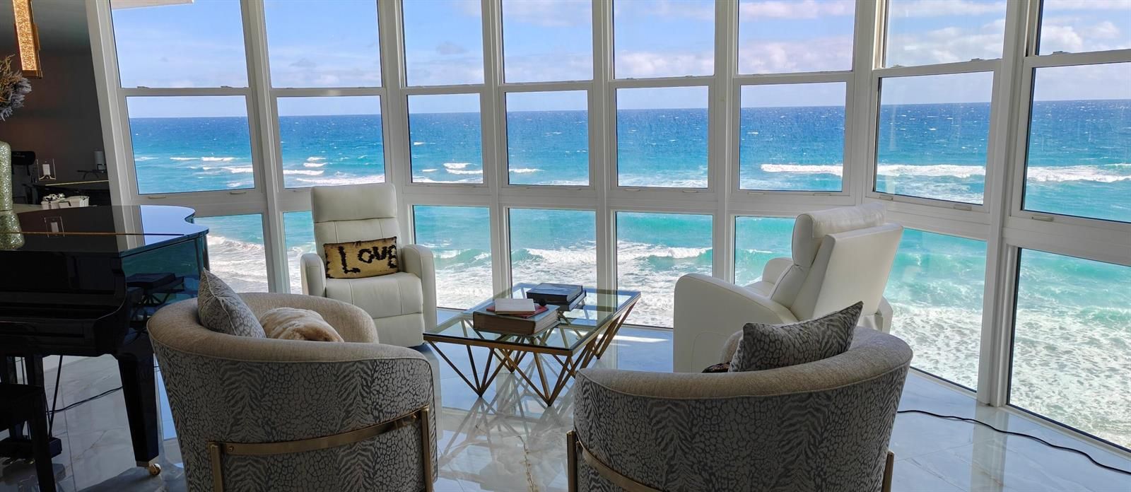OCEANVIEW LIVING AREA