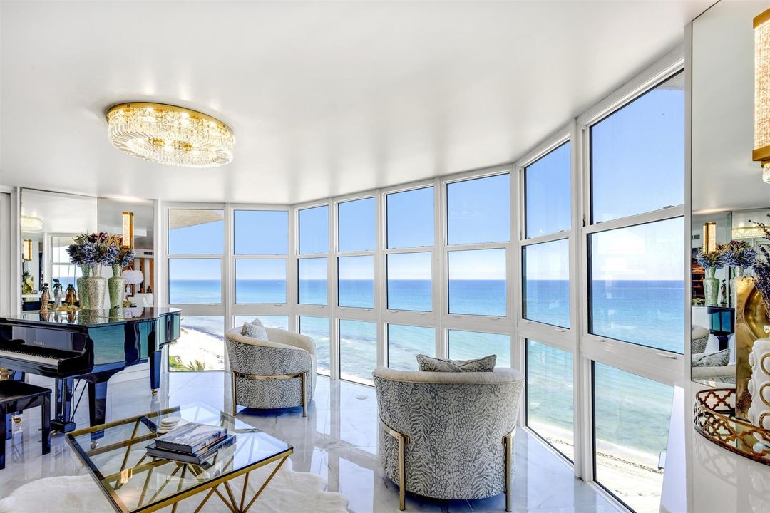 OCEANVIEW LIVING ROOM