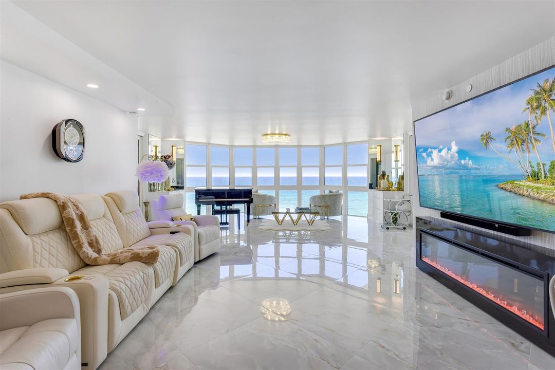 OCEANVIEW LIVING ROOM