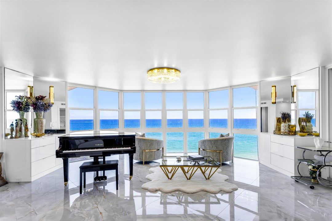 OCEANVIEW LIVING ROOM