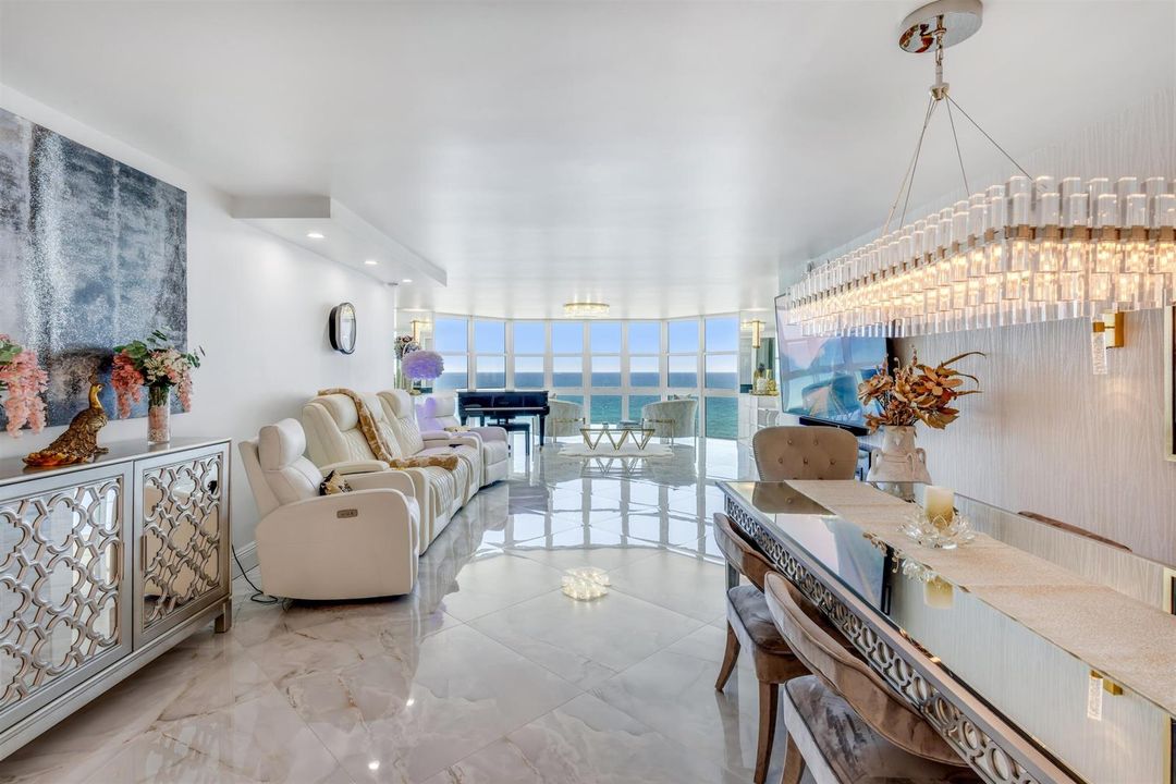 OCEANVIEW LIVING ROOM