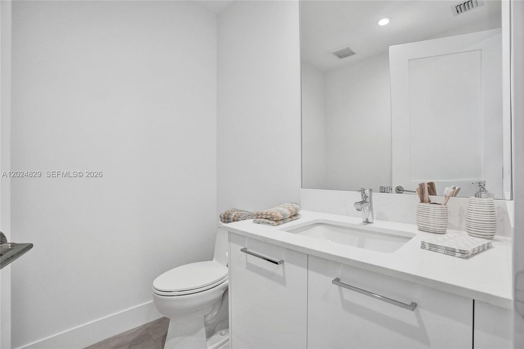 For Sale: $1,500,000 (2 beds, 2 baths, 1416 Square Feet)