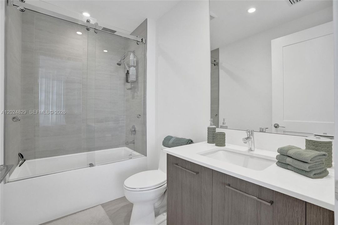 For Sale: $1,500,000 (2 beds, 2 baths, 1416 Square Feet)