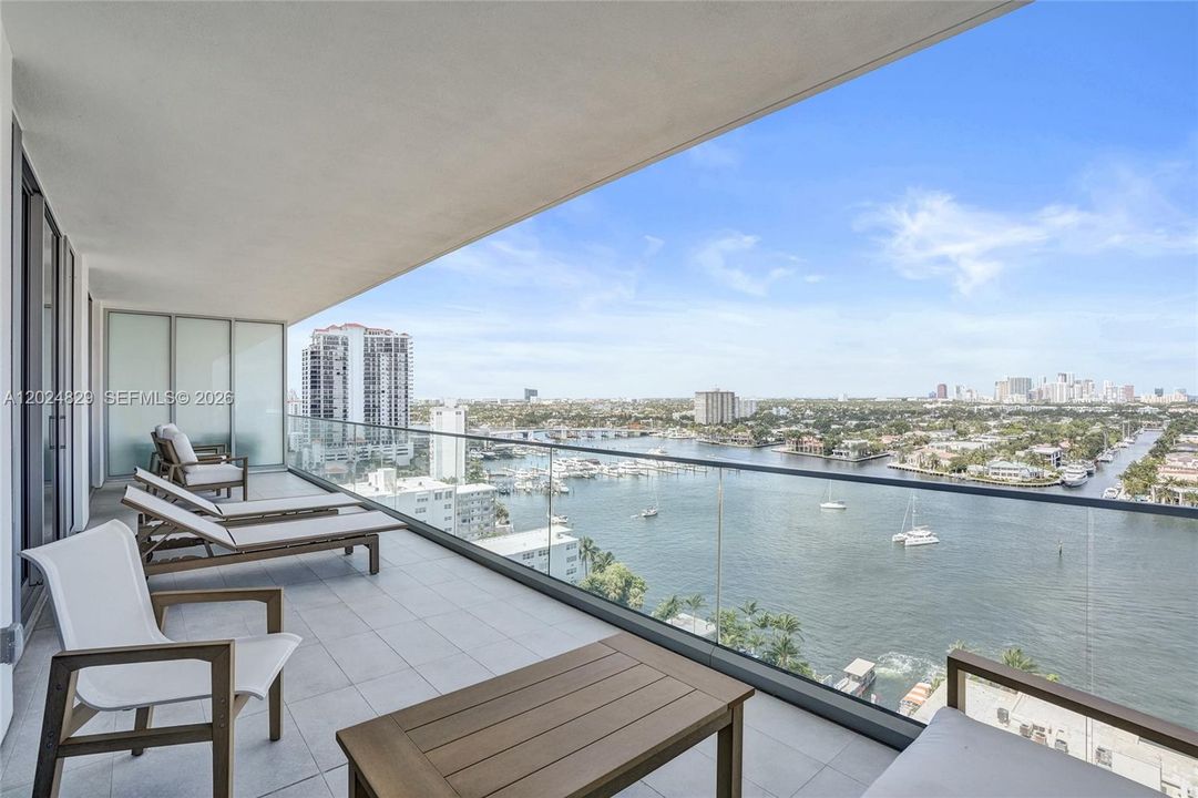 For Sale: $1,500,000 (2 beds, 2 baths, 1416 Square Feet)