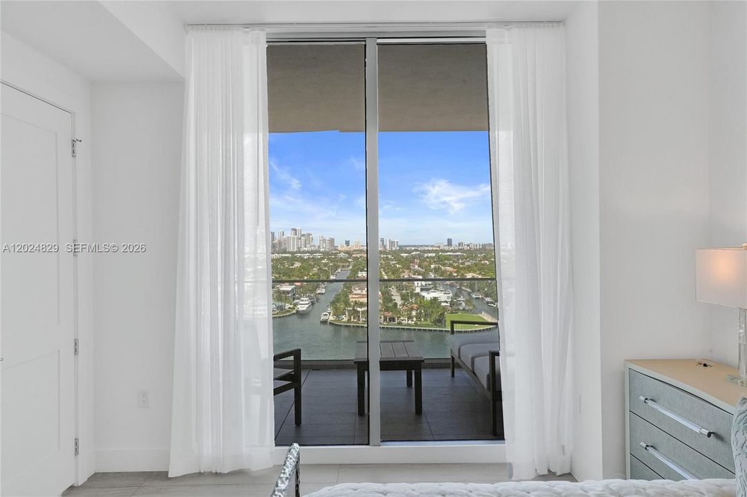 For Sale: $1,500,000 (2 beds, 2 baths, 1416 Square Feet)