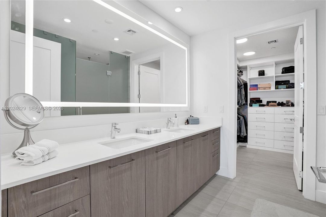 For Sale: $1,500,000 (2 beds, 2 baths, 1416 Square Feet)
