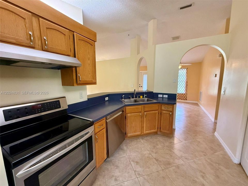 For Sale: $599,000 (3 beds, 2 baths, 1317 Square Feet)