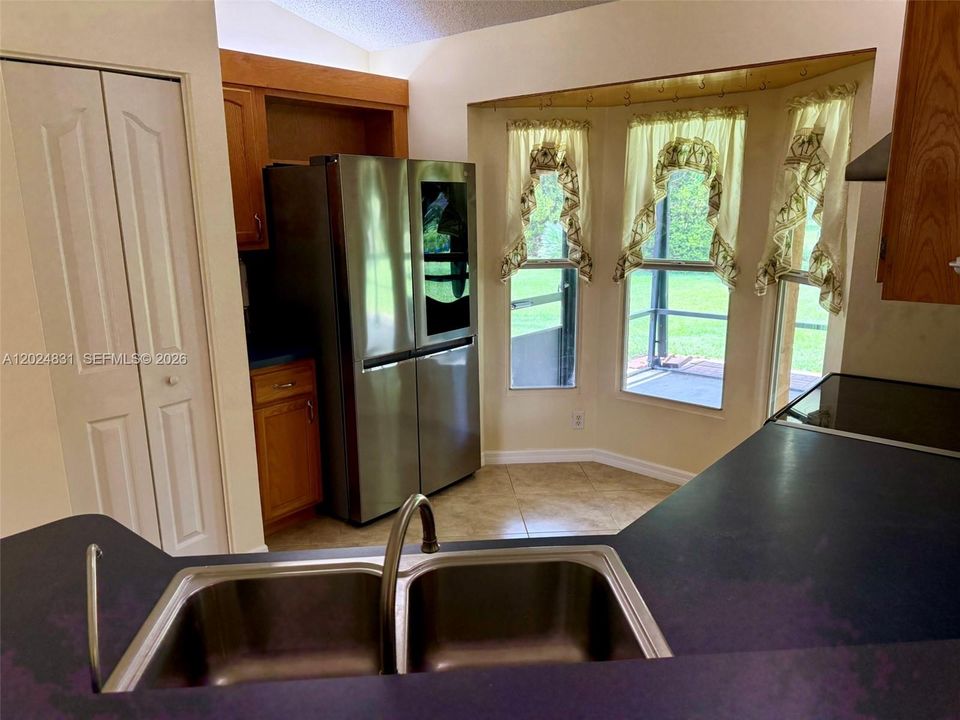 For Sale: $599,000 (3 beds, 2 baths, 1317 Square Feet)